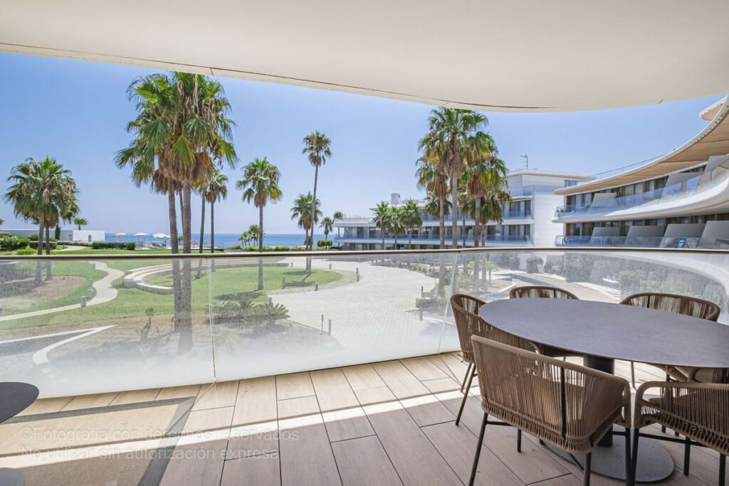 Middle Floor Apartment Estepona Málaga - image 2