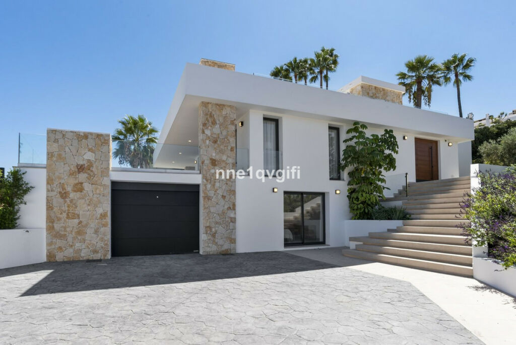 Detached Villa Guadalmina Alta Málaga - image 3