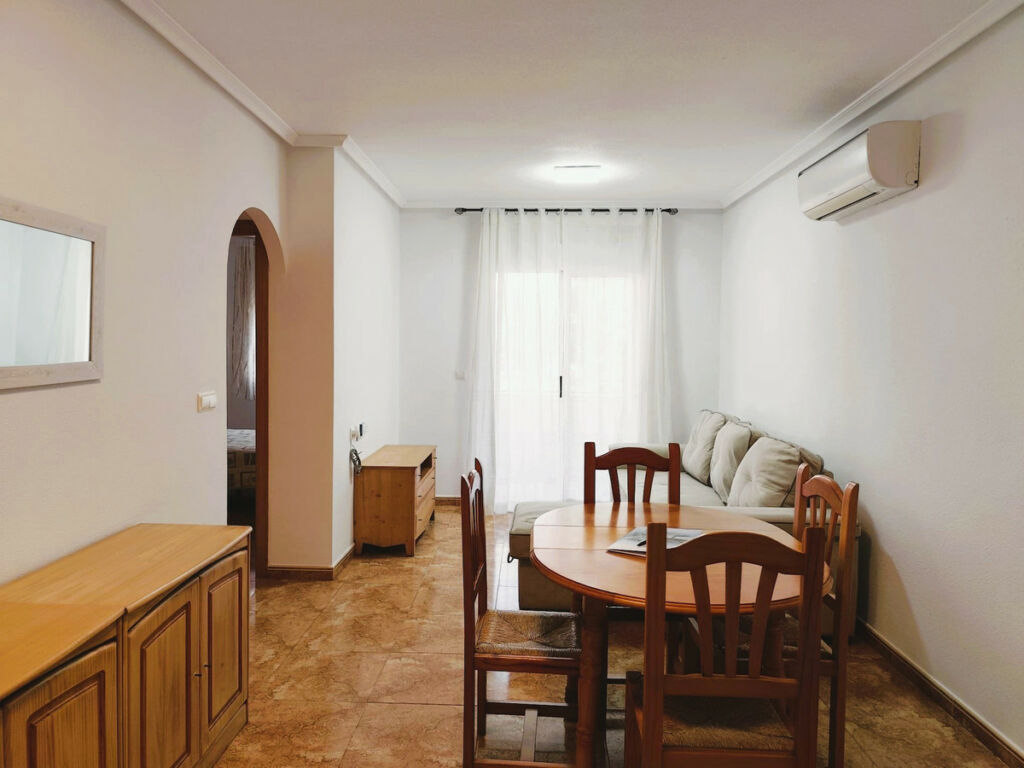 Middle Floor Apartment Torrevieja Alicante - image 2