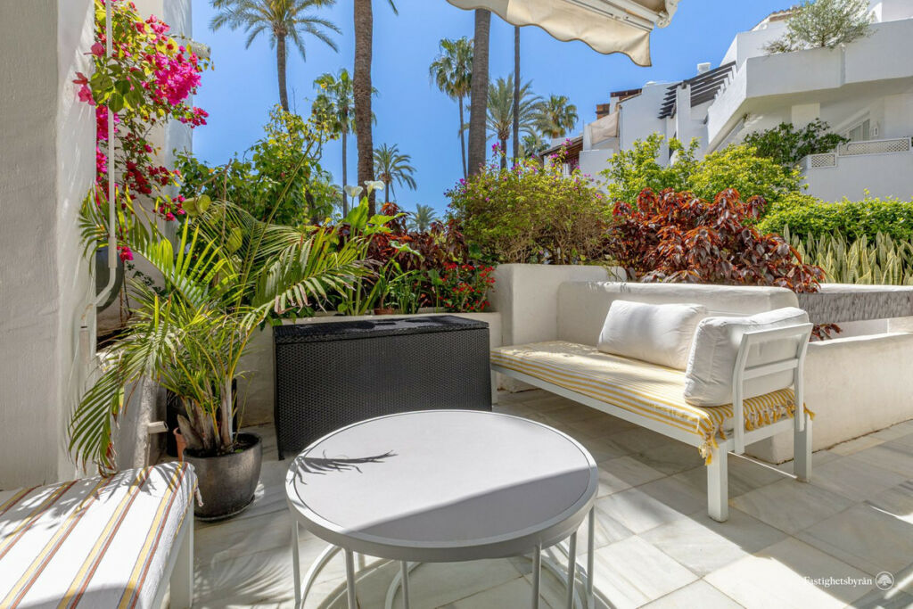 Ground Floor Apartment Estepona Málaga - image 2