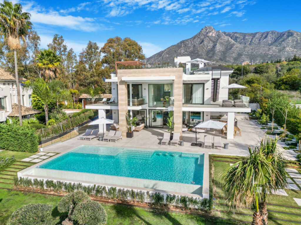Detached Villa The Golden Mile Málaga - image 2