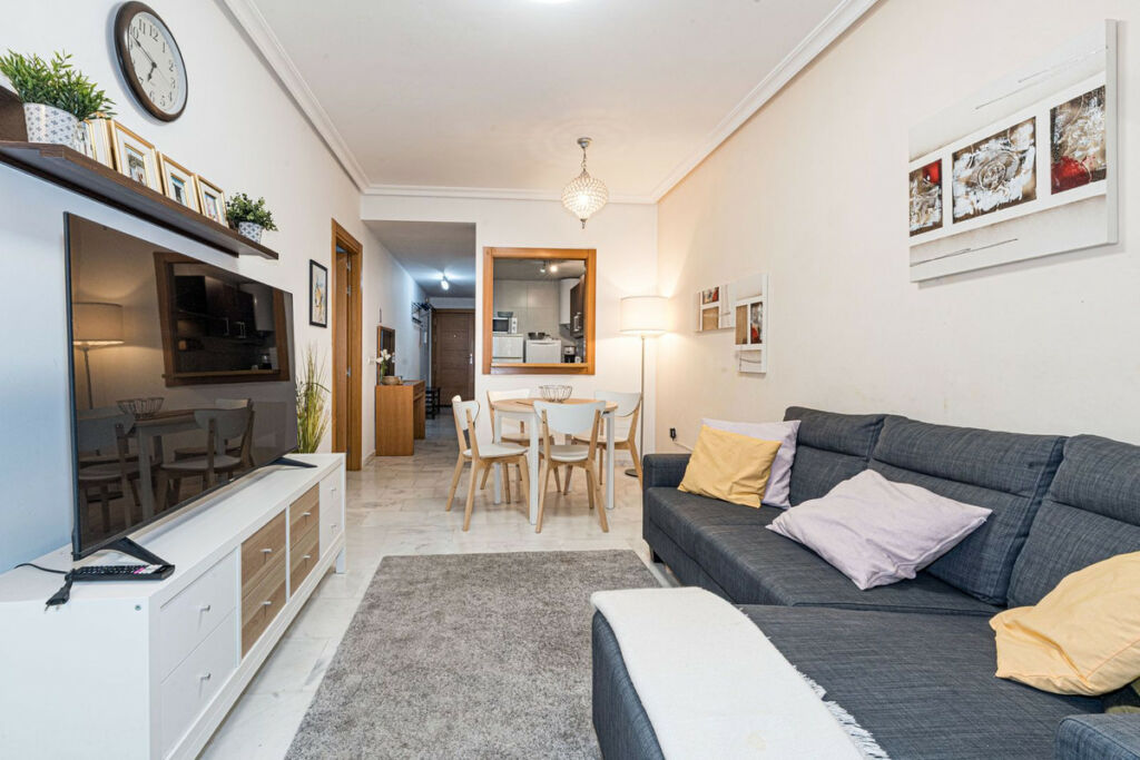 Middle Floor Apartment Los Pacos Málaga - image 2
