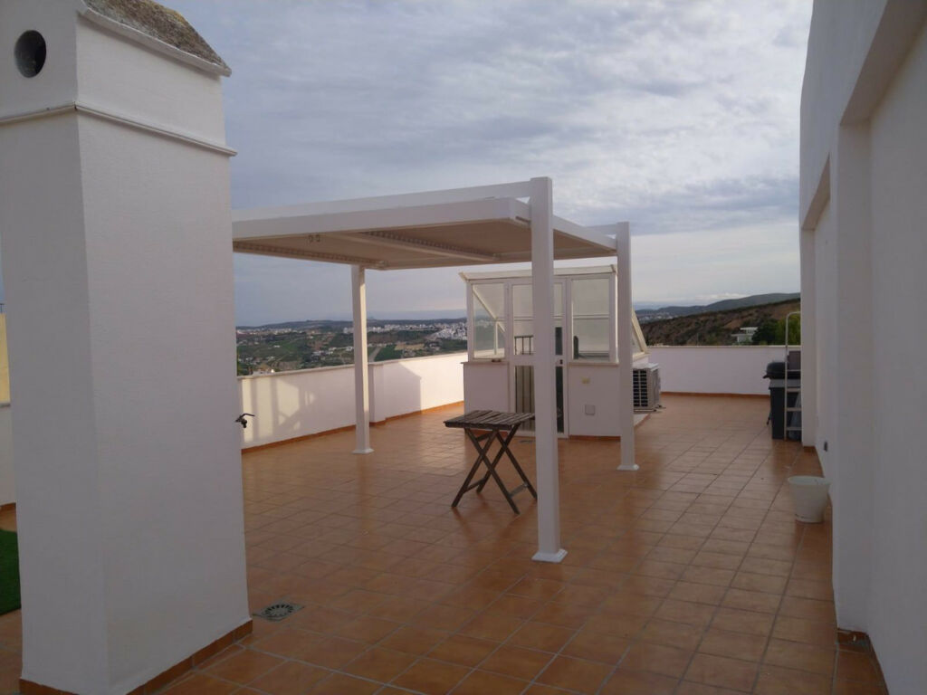 Middle Floor Apartment Casares Málaga - image 2