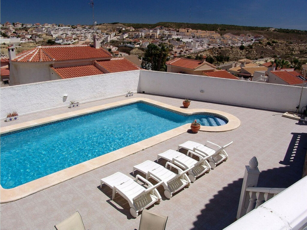 Detached Villa Ciudad Quesada Alicante - image 2