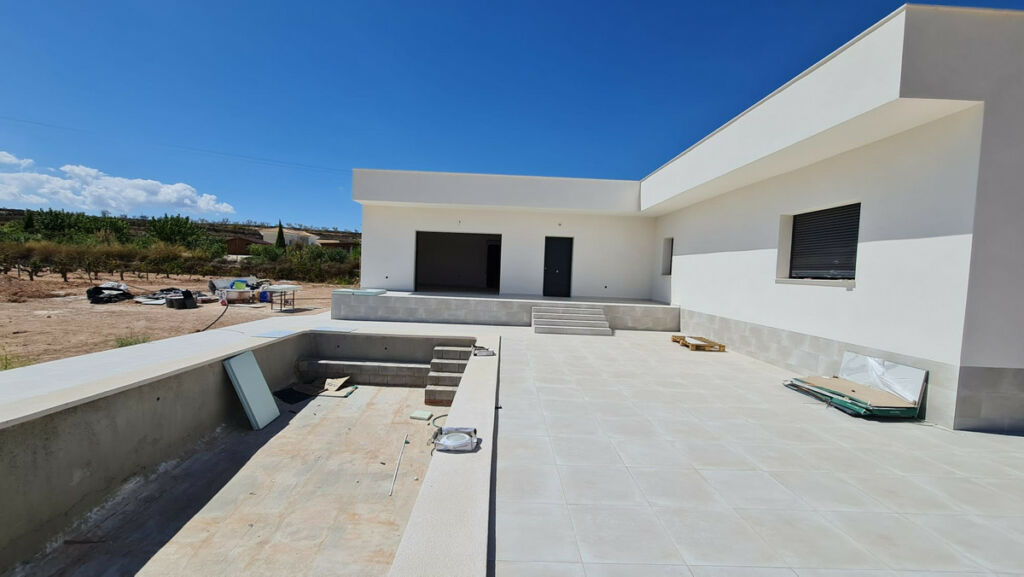 Detached Villa Pinoso Alicante - image 2