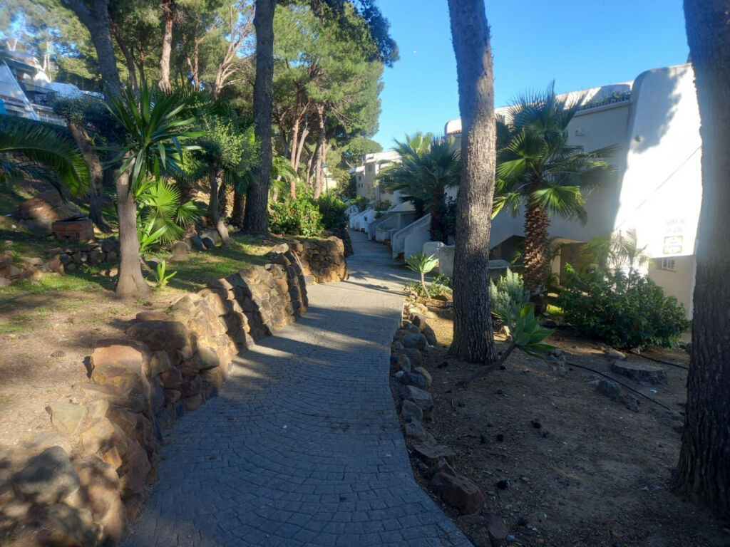 Ground Floor Apartment Estepona Málaga - image 2