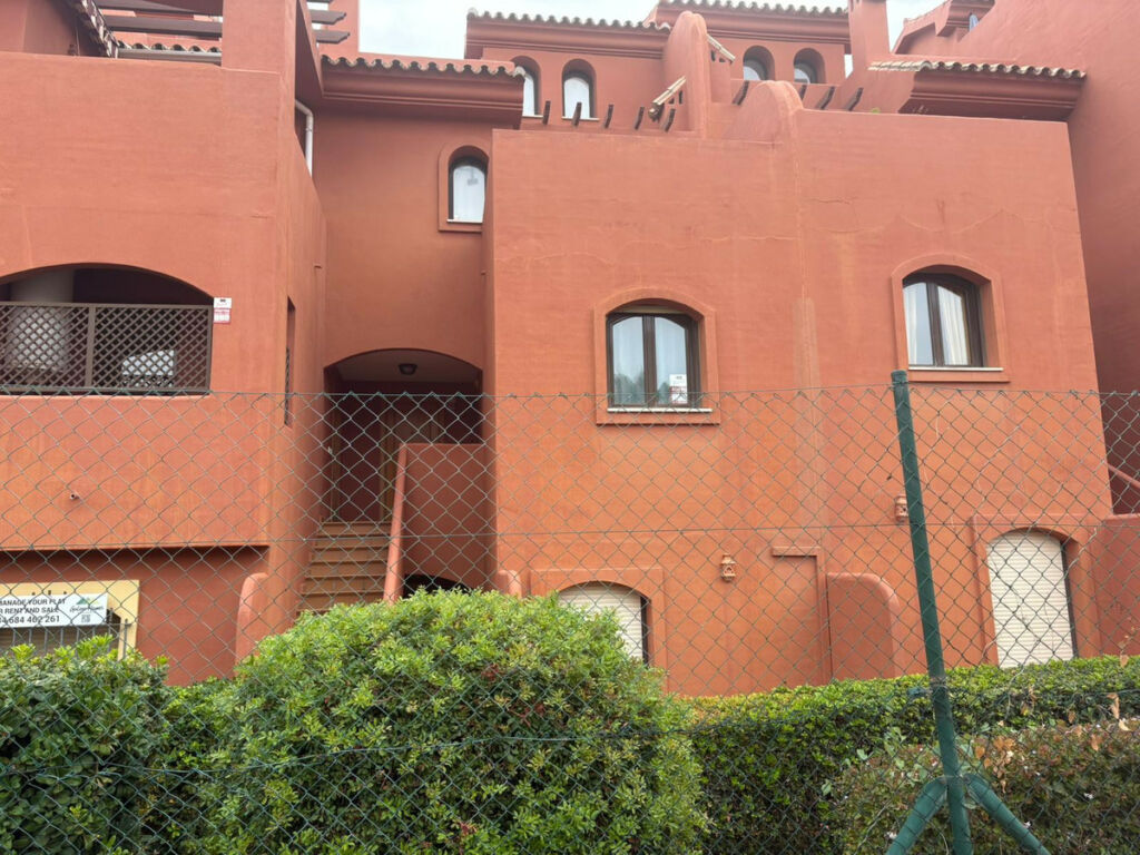 Ground Floor Apartment Estepona Málaga - image 2