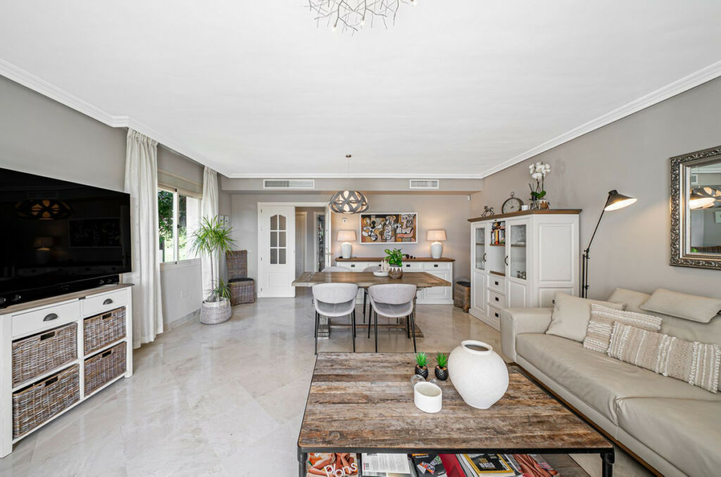 Semi-Detached House Estepona Málaga - image 2