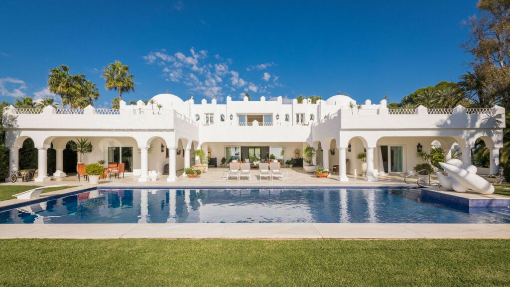 Detached Villa Los Monteros Málaga - image 2