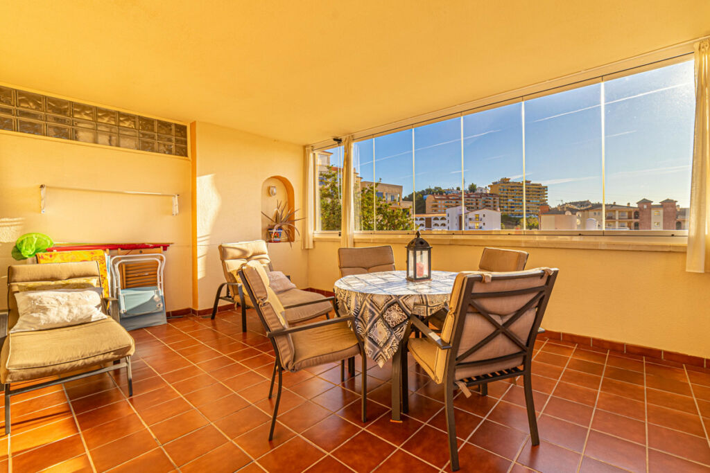 Middle Floor Apartment Los Pacos Málaga - image 2