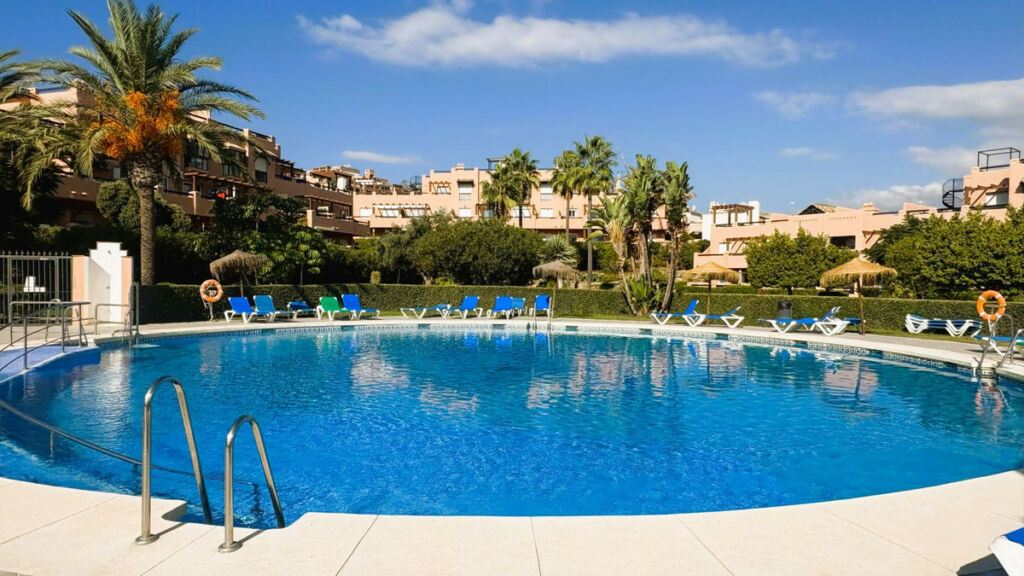 Ground Floor Apartment Casares Playa Málaga - image 2