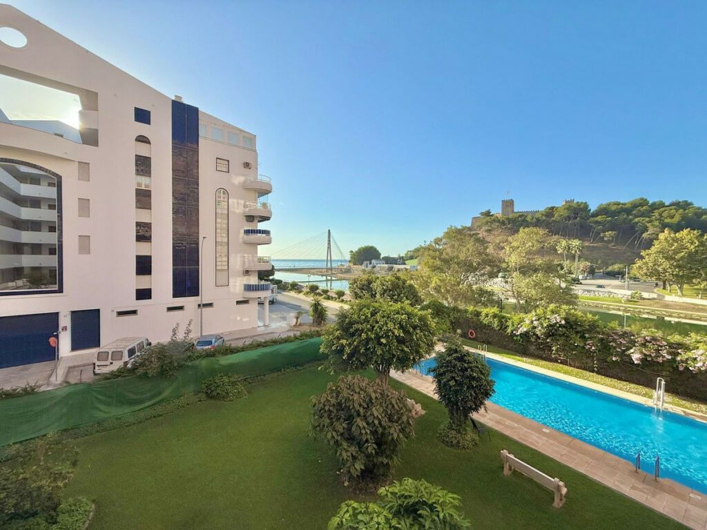 Middle Floor Apartment Fuengirola Málaga - image 2
