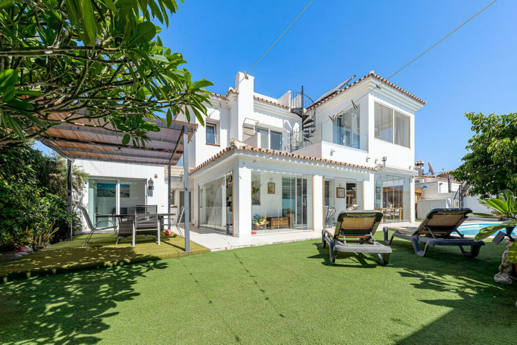 Detached Villa Costalita Málaga - image 2