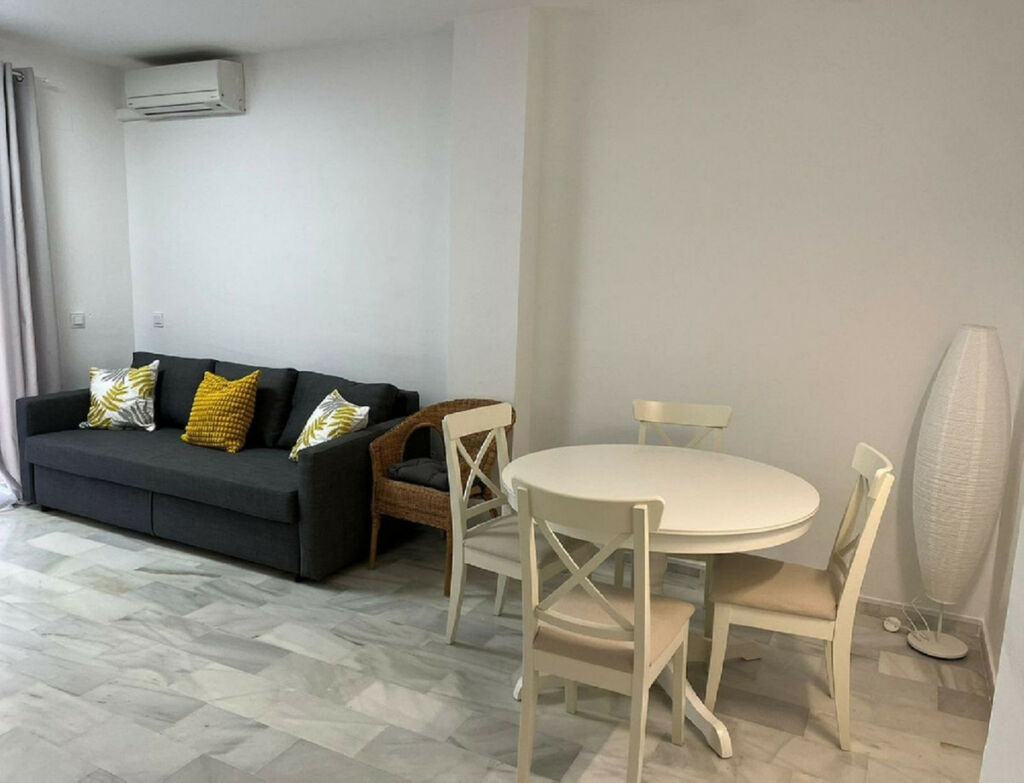 Middle Floor Apartment Guadalmina Baja Málaga - image 2