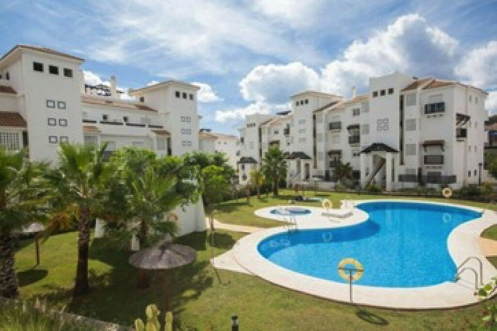 Middle Floor Apartment San Luis de Sabinillas Málaga - image 2