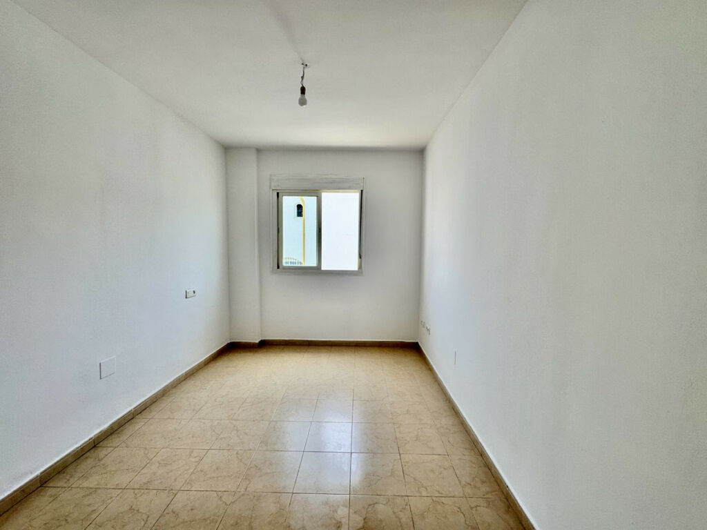 Middle Floor Apartment Las Lagunas Málaga - image 2