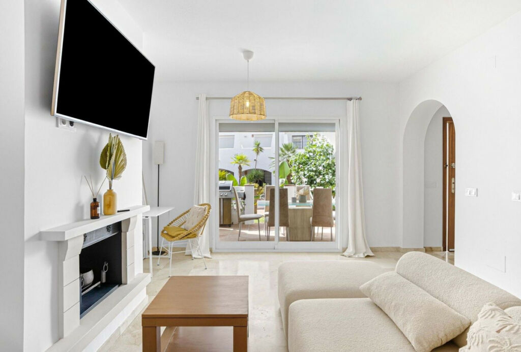 Ground Floor Apartment Nueva Andalucía Málaga - image 2