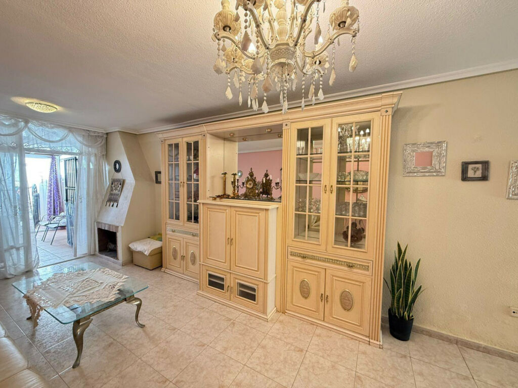 Townhouse Torrevieja Alicante - image 2