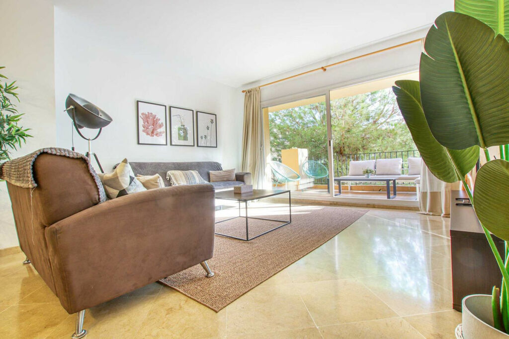 Middle Floor Apartment Calahonda Málaga - image 2