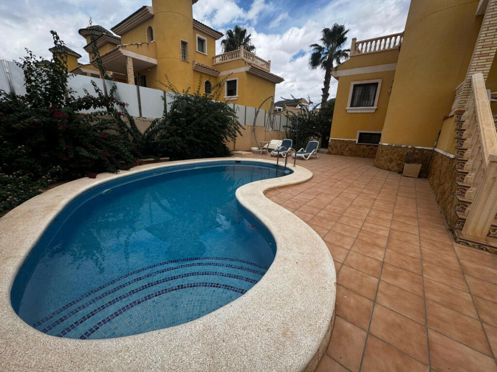 Bungalow Orihuela Costa Alicante - image 2