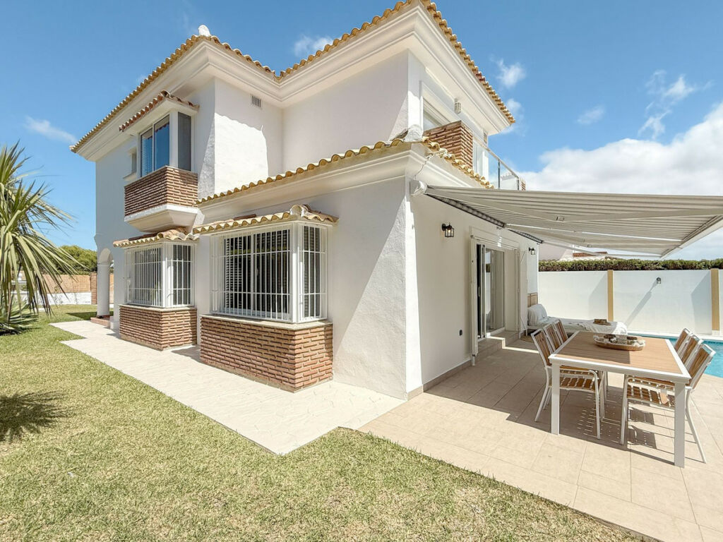 Detached Villa La Cala Golf Málaga - image 2