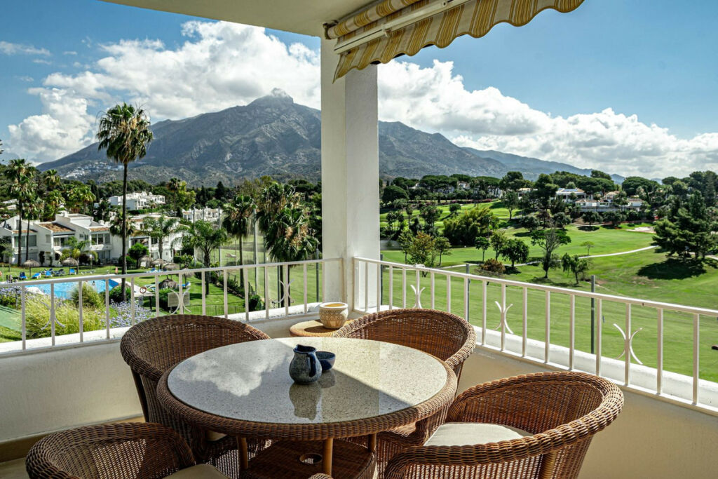 Penthouse Nueva Andalucía Málaga - image 2