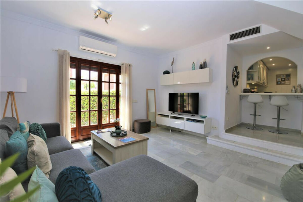 Semi-Detached House Estepona Málaga - image 2