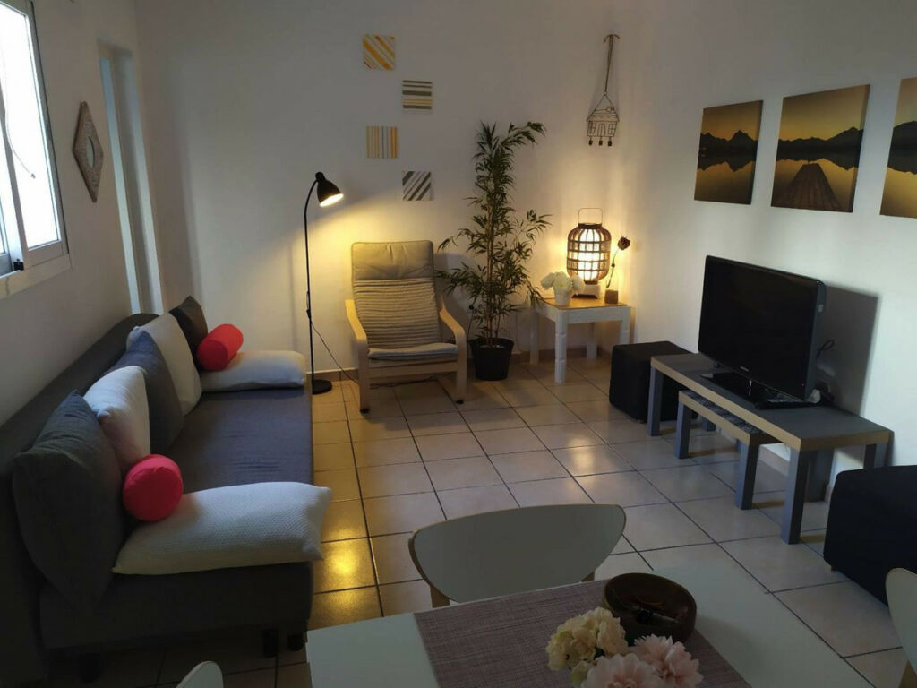 Middle Floor Apartment Estepona Málaga - image 2