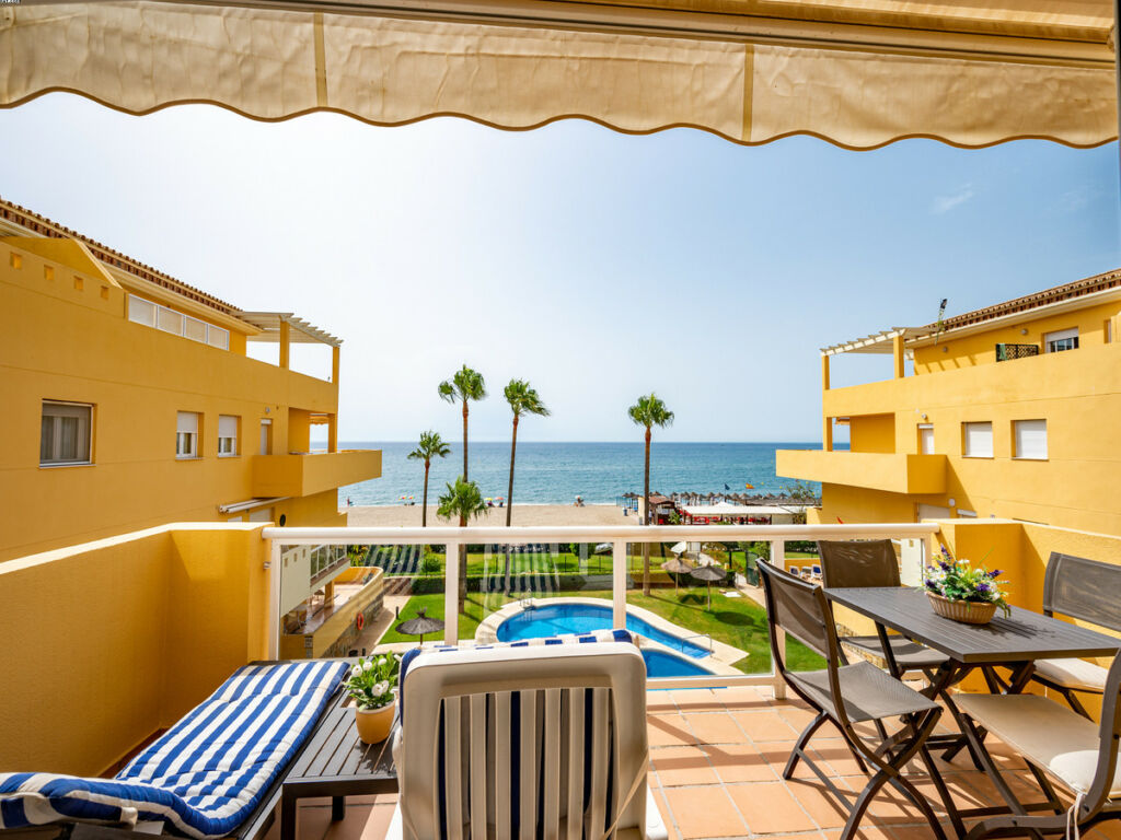 Middle Floor Apartment La Cala Málaga - image 2