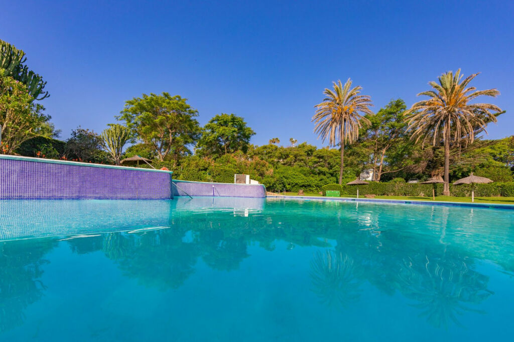 Semi-Detached House Estepona Málaga - image 2