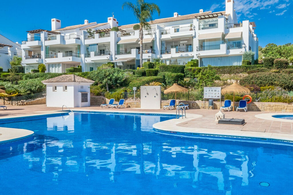 Middle Floor Apartment Elviria Málaga - image 2