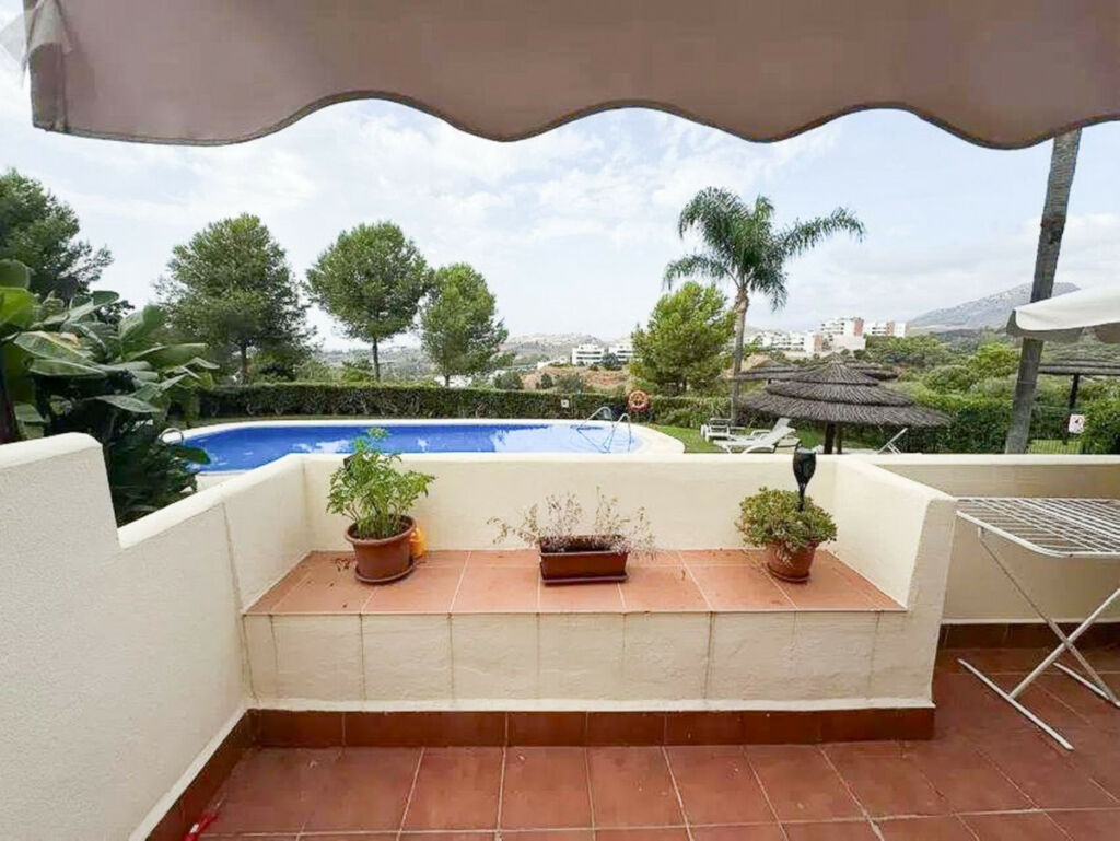 Ground Floor Apartment Benahavís Málaga - image 2