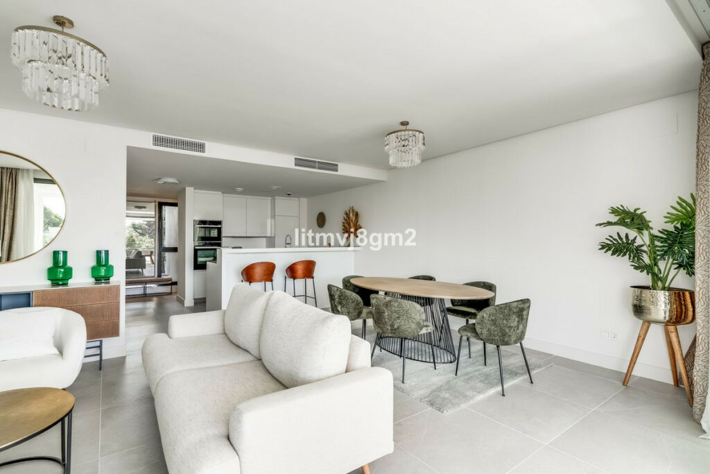 Middle Floor Apartment Cabopino Málaga - image 2