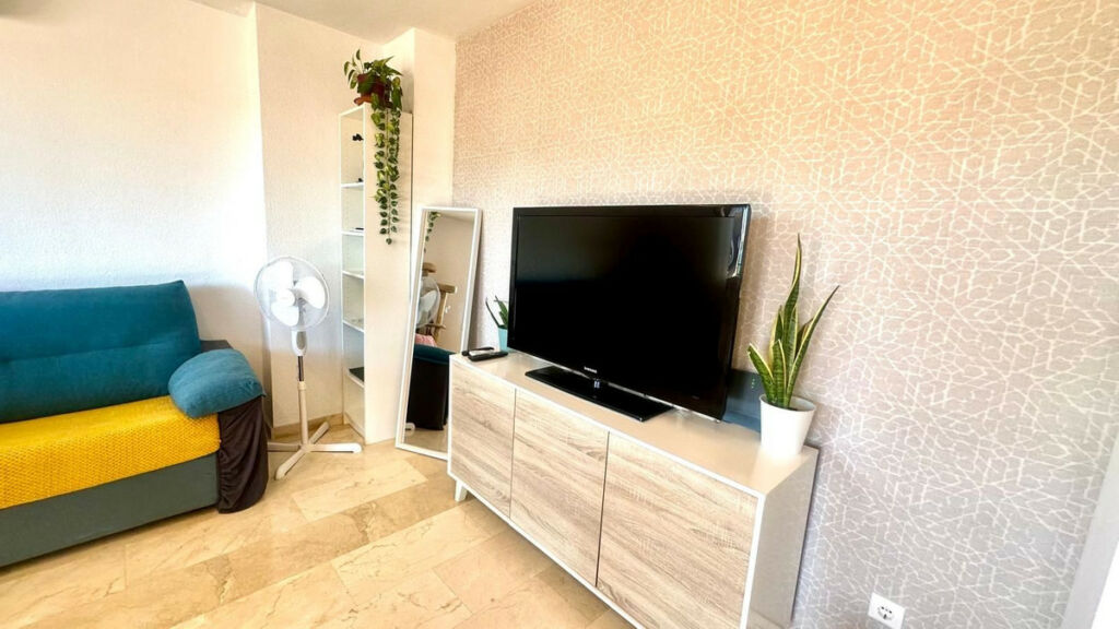Top Floor Apartment Las Lagunas Málaga - image 2