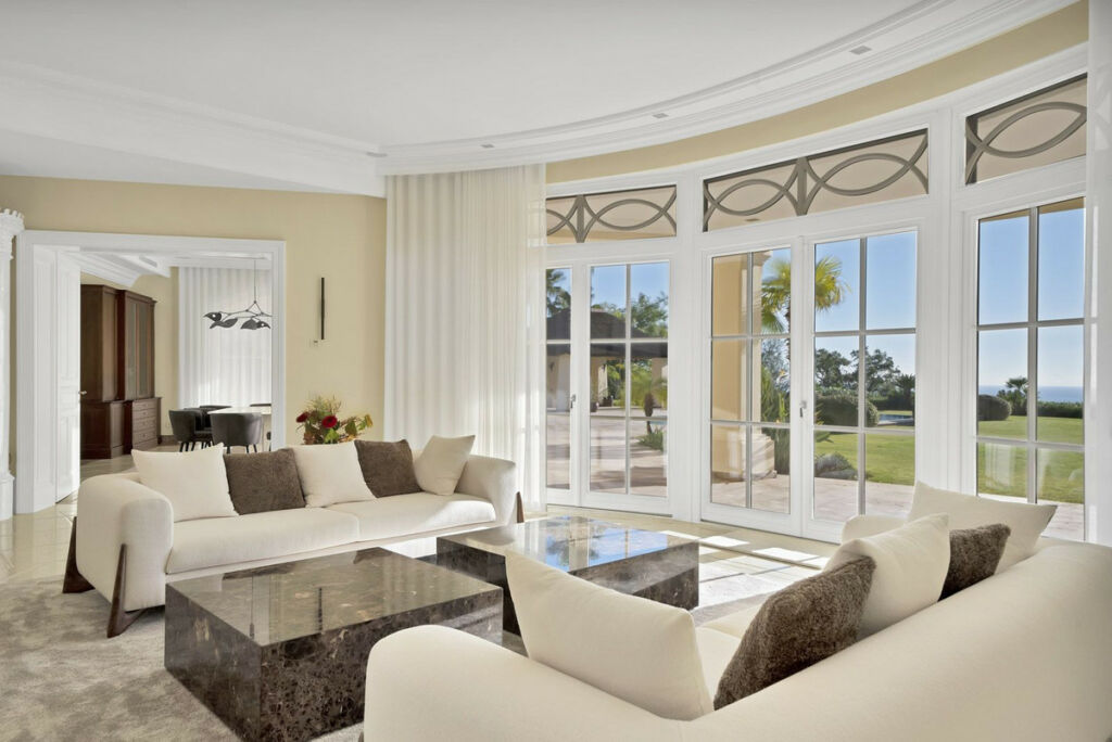 Detached Villa Benahavís Málaga - image 2