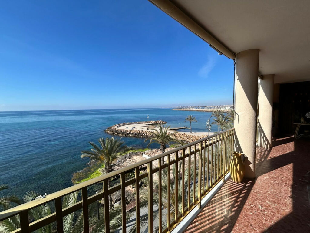 Middle Floor Apartment Torrevieja Alicante - image 2