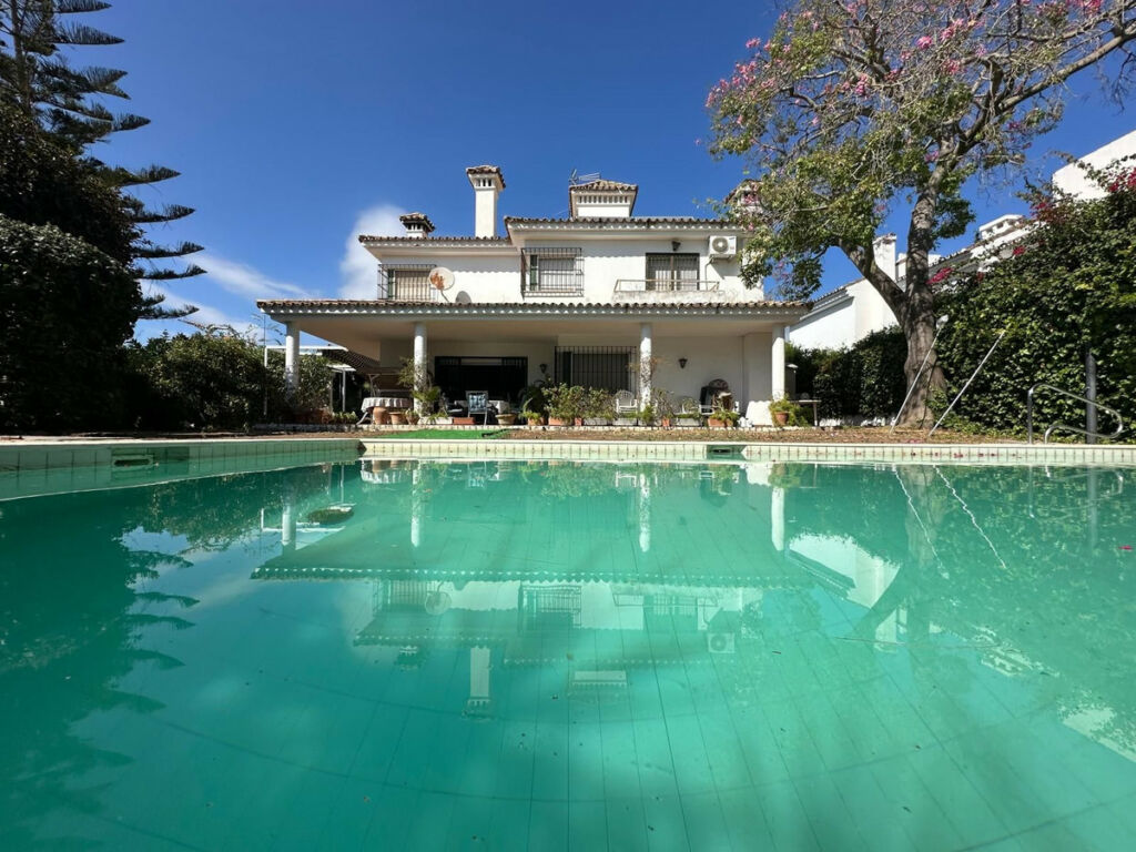 Detached Villa Marbella Málaga - image 2