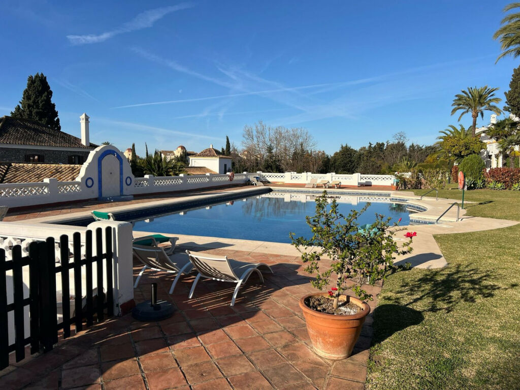 Townhouse Estepona Málaga - image 2