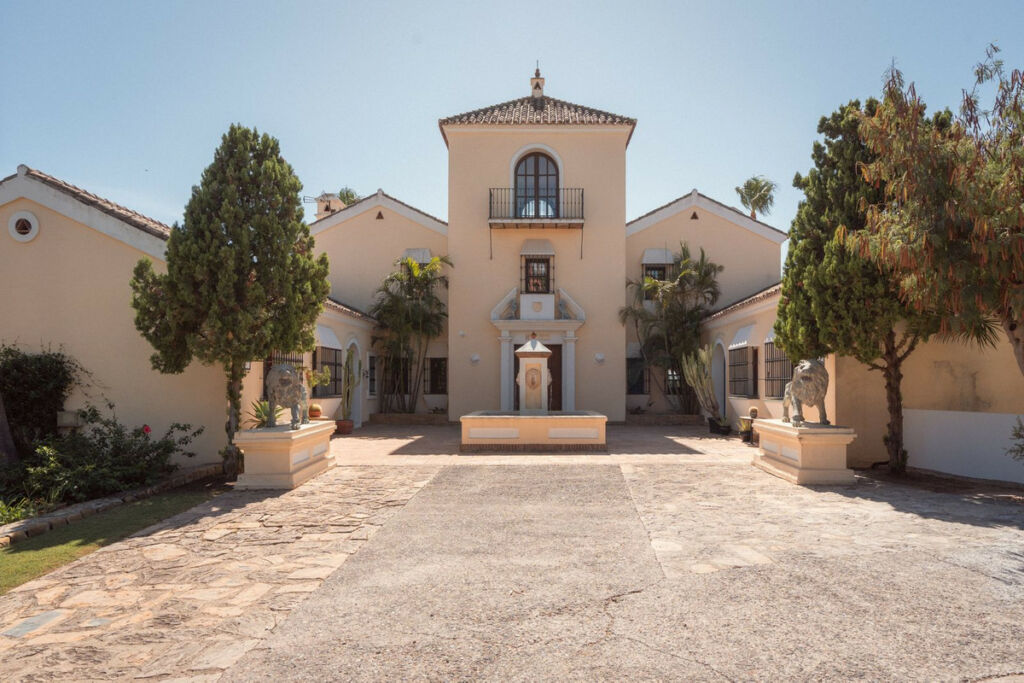 Detached Villa La Duquesa Málaga