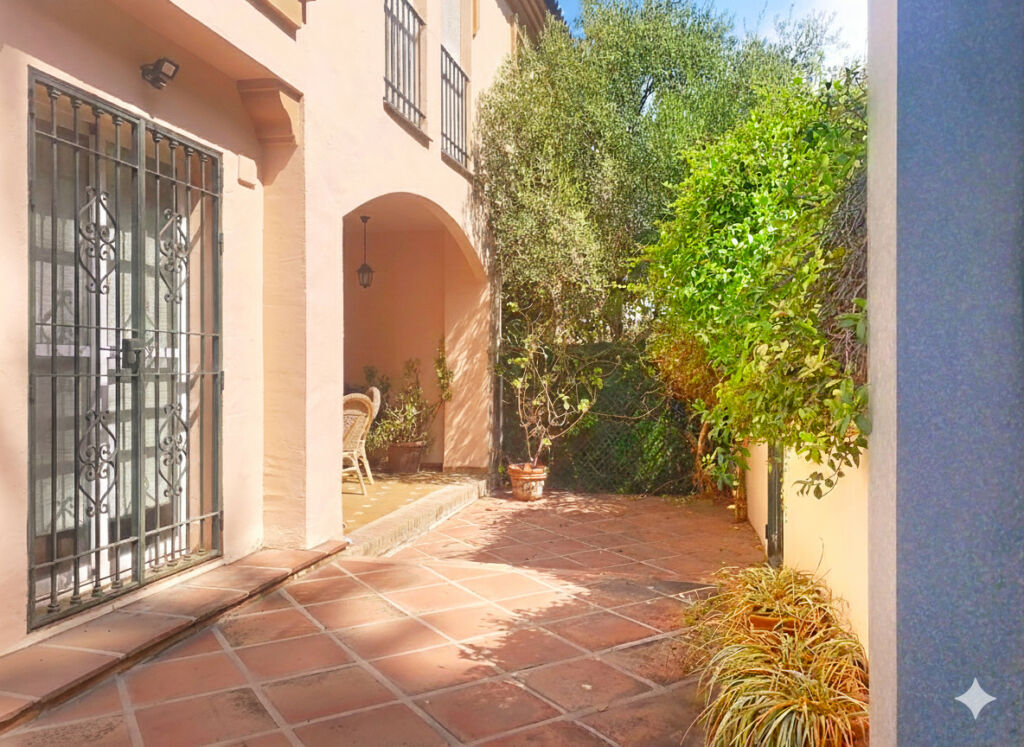 Semi-Detached House Guadalmina Alta Málaga - image 2