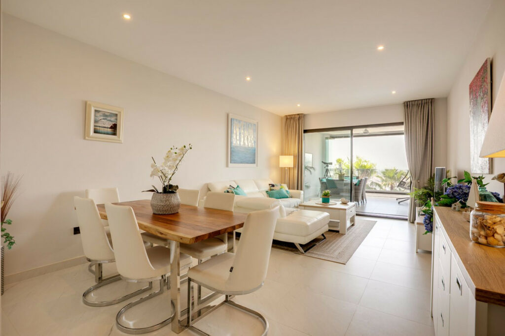 Middle Floor Apartment Estepona Málaga - image 2