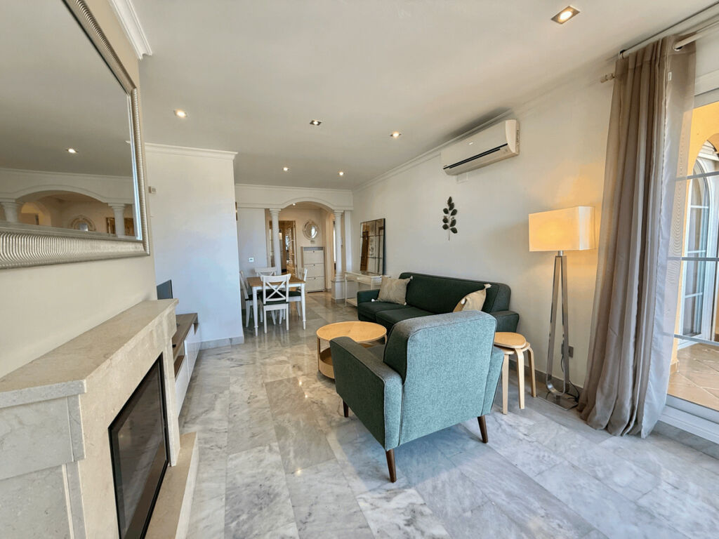 Middle Floor Apartment Nueva Andalucía Málaga - image 3