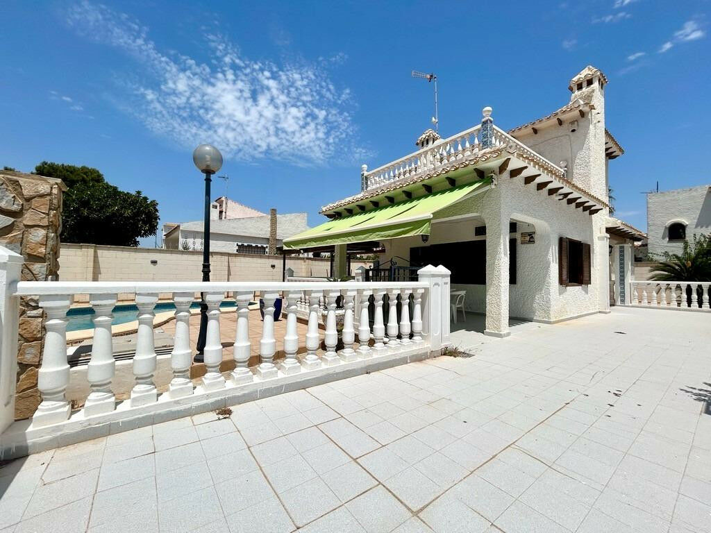 Detached Villa La Zenia Alicante - image 2