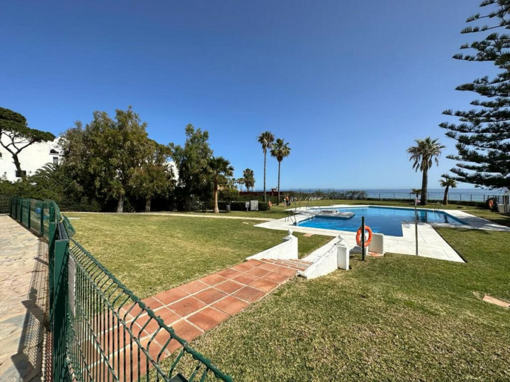 Ground Floor Apartment Calahonda Málaga - image 2