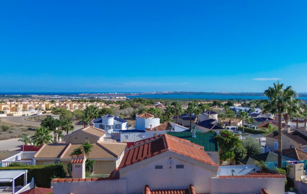 Detached Villa Ciudad Quesada Alicante - image 2