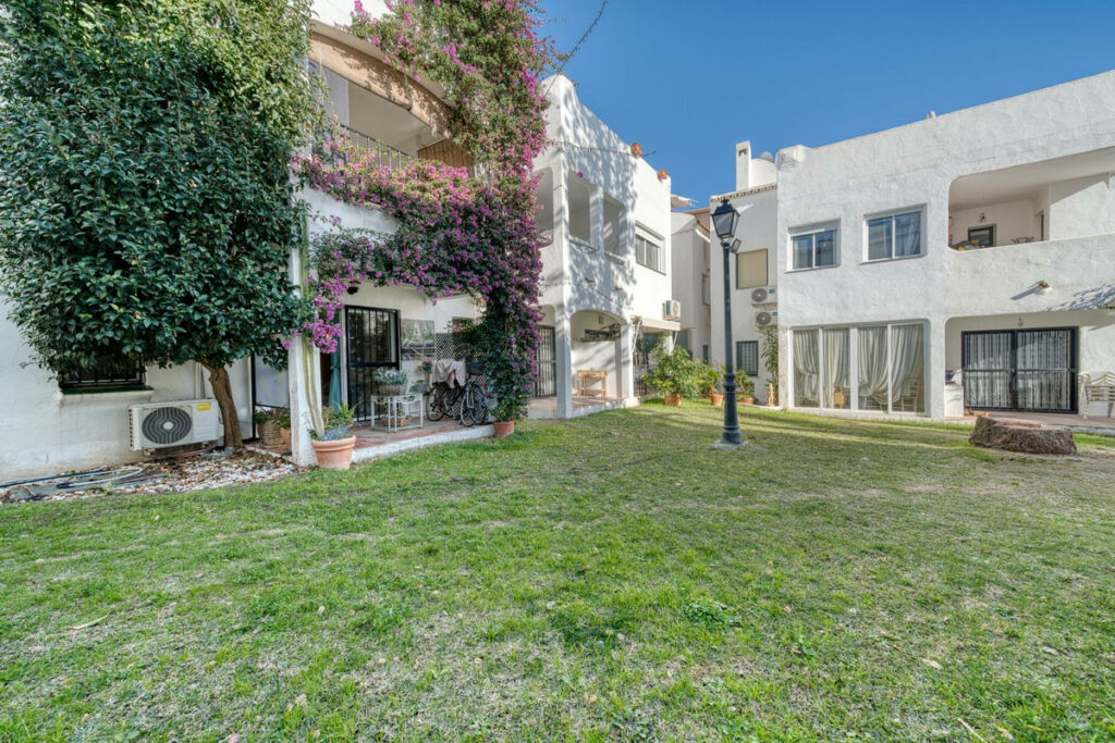 Townhouse Bel Air Málaga - image 2