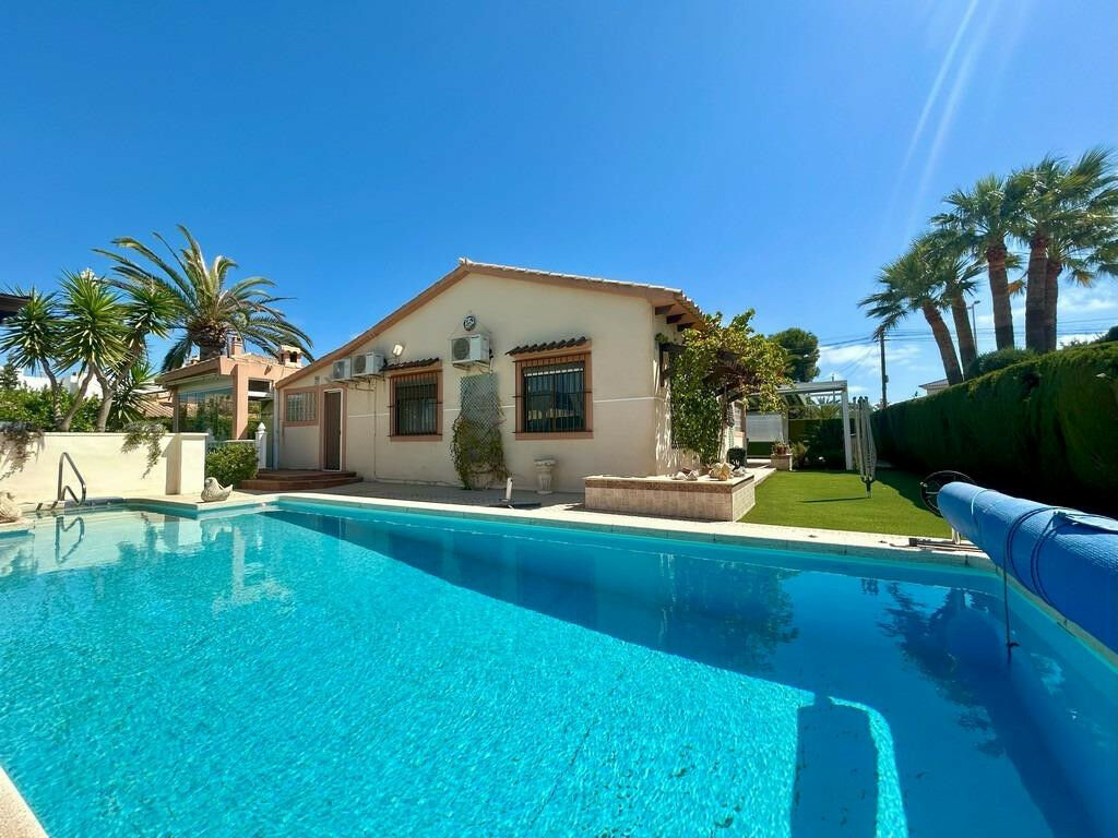 Detached Villa Cabo Roig Alicante - image 2