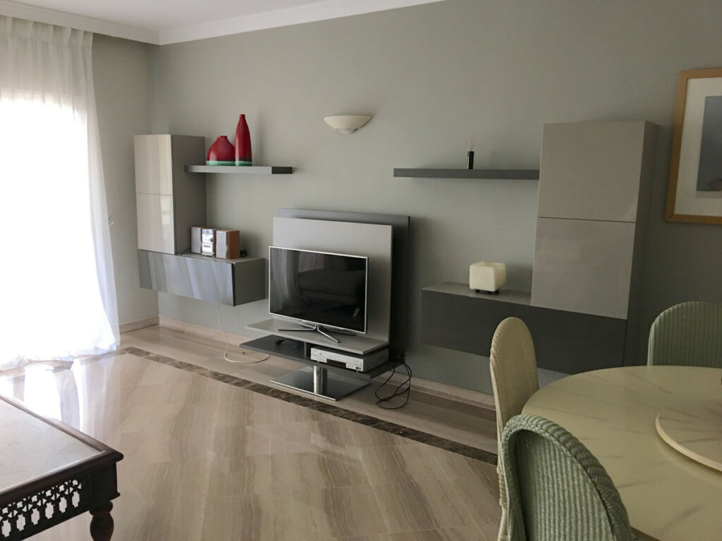 Middle Floor Apartment Elviria Málaga - image 2