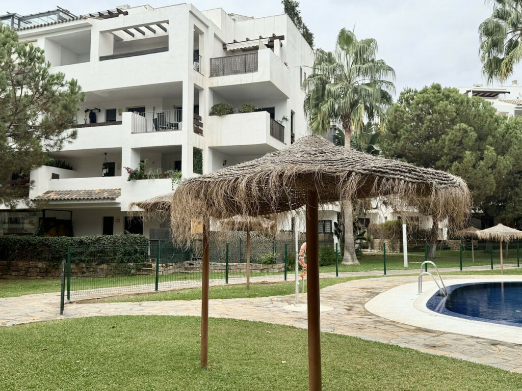 Middle Floor Apartment La Cala Málaga - image 2