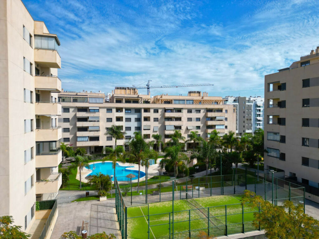 Middle Floor Apartment Torre del Mar Málaga - image 2